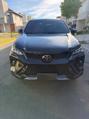 TOYOTA HILUX SW4 2.8 D-4D TURBO DIESEL DIAMOND 7L 4X4 AUTOMÁTICO